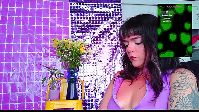 Snapshot of purple_em69 chatting on 02-25-25, 06:23 purple em69 online show from 02-25-25, 06:23