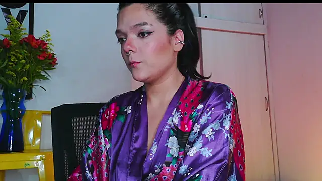 Snapshot of purple_em69 chatting on 02-08-26, 05:27 purple em69 online show from 02-08-26, 05:27