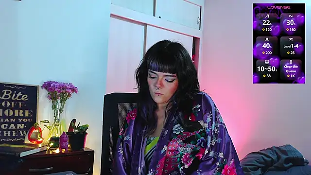Snapshot of purple_em69 chatting on 02-05-25, 04:59 purple em69 online show from 02-05-25, 04:59
