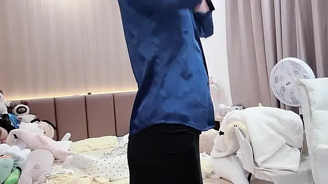 Jennie Spa online show from 12-15-25, 02:34