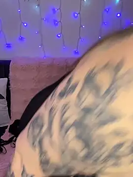 Snapshot of KikiBBW chatting on 01-21-25, 03:10 KikiBBW online show from 01-21-25, 03:10