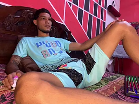 Snapshot of tanned_boy chatting on 05-17-26, 01:55 tanned boy online show from 05-17-26, 01:55