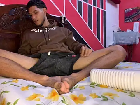 Snapshot of tanned_boy chatting on 05-03-26, 11:04 tanned boy online show from 05-03-26, 11:04