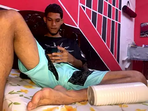 Snapshot of tanned_boy chatting on 05-04-26, 09:56 tanned boy online show from 05-04-26, 09:56