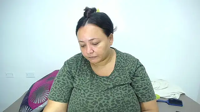 Snapshot of CrushOnMe_ chatting on 01-17-26, 12:42 CrushOnMe online show from 01-17-26, 12:42