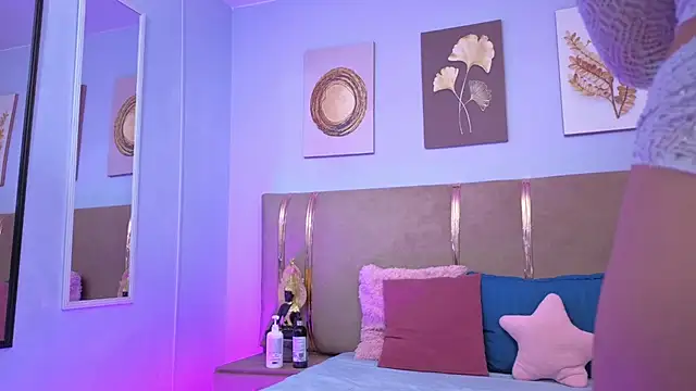 sarah cruzz  online show from 11-22-25, 01:48