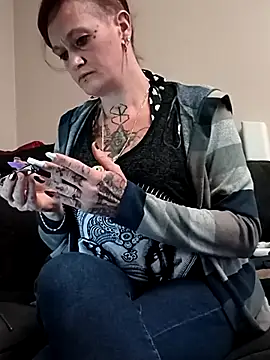 renegade vyxxen online show from 12-14-25, 04:34