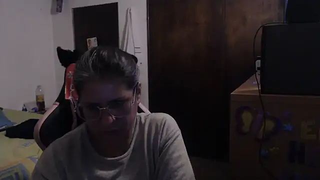 Snapshot of LucifernandaSw chatting on 06-01-26, 01:17 LucifernandaSw online show from 06-01-26, 01:17