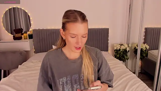 CassieRayss online show from 06-24-26, 09:19