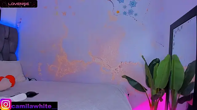 Snapshot of camilawhite__ chatting on 02-17-25, 07:55 camilawhite online show from 02-17-25, 07:55