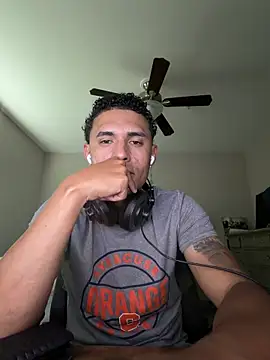 Cubanmisil online show from 05-23-26, 02:05