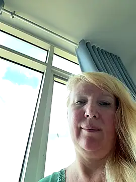 Snapshot of EmmaInLove23 chatting on 10-19-25, 04:48 EmmaInLove23 online show from 10-19-25, 04:48