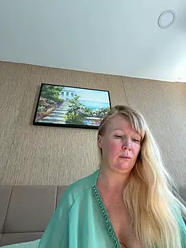 EmmaInLove23 online show from 06-07-26, 01:55