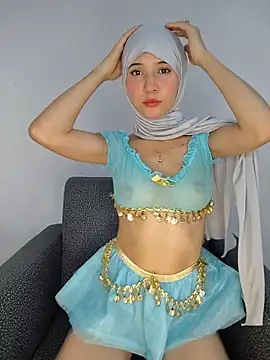 Snapshot of hanaa_18 chatting on 04-23-26, 01:01 hanaa 18 online show from 04-23-26, 01:01