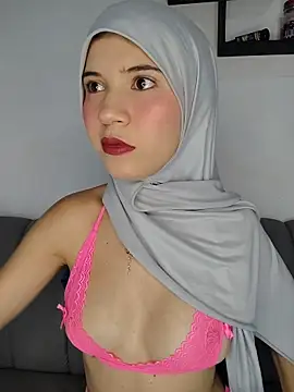 Snapshot of hanaa_18 chatting on 07-17-26, 09:12 hanaa 18 online show from 07-17-26, 09:12