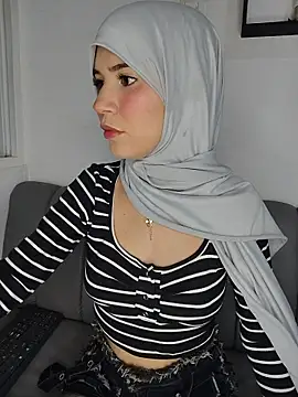 Snapshot of hanaa_18 chatting on 06-29-26, 12:17 hanaa 18 online show from 06-29-26, 12:17