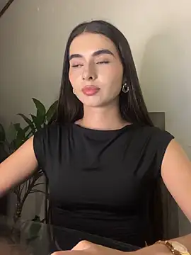 Coralinee 01 online show from 12-22-25, 01:28