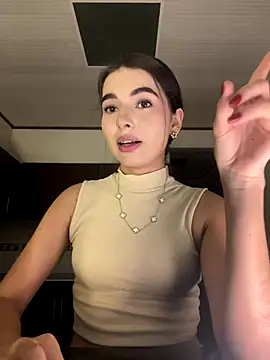 Coralinee 01 online show from 12-18-25, 12:27