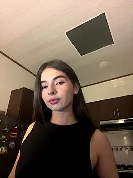 Snapshot of Coralinee_01 chatting on 11-21-25, 12:20 Coralinee 01 online show from 11-21-25, 12:20