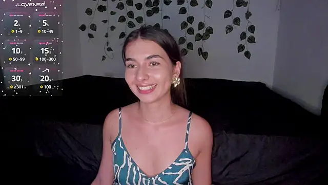 Snapshot of Coralinee_01 chatting on 12-24-24, 01:27 Coralinee 01 online show from 12-24-24, 01:27