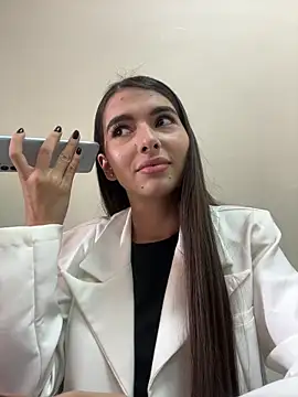 Snapshot of Coralinee_01 chatting on 11-13-25, 05:17 Coralinee 01 online show from 11-13-25, 05:17