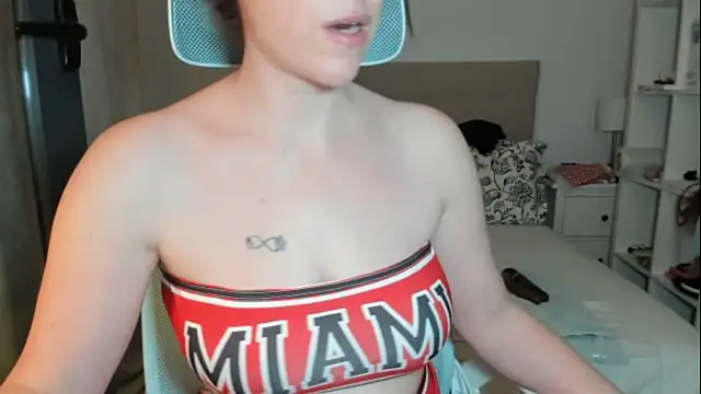 Snapshot of emmita69_ chatting on 04-21-26, 02:51 emmita69 online show from 04-21-26, 02:51