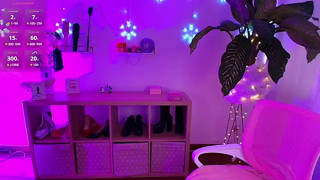 Snapshot of catha_cat chatting on 12-15-25, 05:41 catha cat online show from 12-15-25, 05:41