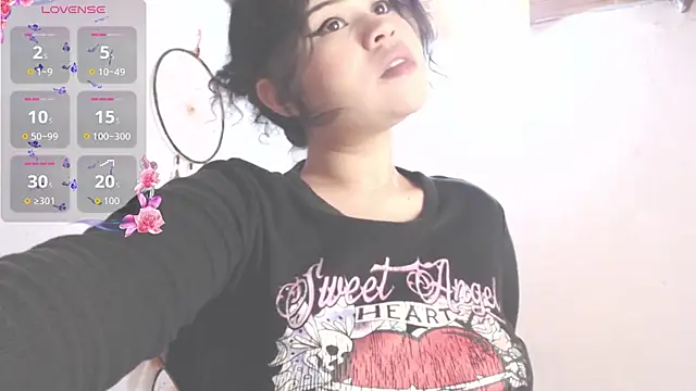 Snapshot of Amara18_ chatting on 11-16-25, 05:01 Amara18 online show from 11-16-25, 05:01