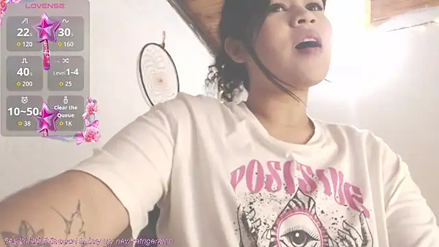 Snapshot of Amara18_ chatting on 02-17-26, 07:22 Amara18 online show from 02-17-26, 07:22