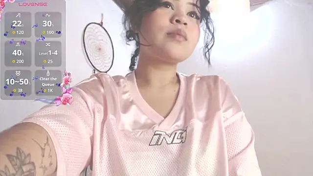 Snapshot of Amara18_ chatting on 11-15-25, 09:13 Amara18 online show from 11-15-25, 09:13