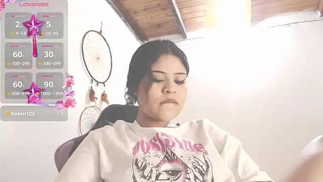 Snapshot of Amara18_ chatting on 05-24-26, 08:20 Amara18 online show from 05-24-26, 08:20