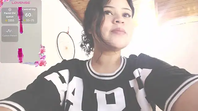 Snapshot of Amara18_ chatting on 02-05-26, 05:14 Amara18 online show from 02-05-26, 05:14