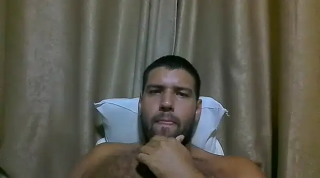 Snapshot of Luksmen chatting on 02-23-25, 11:04 Luksmen online show from 02-23-25, 11:04