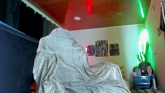 LatinMilk  online show from 03-19-26, 12:43