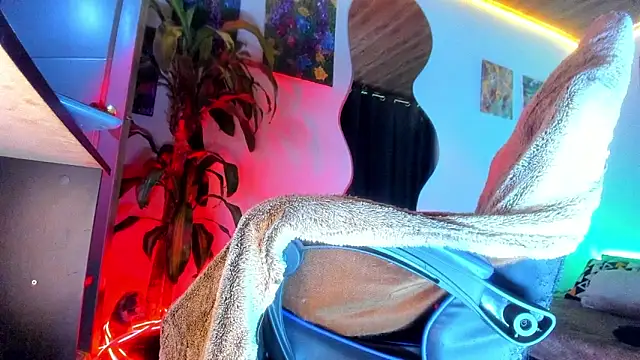 Snapshot of LatinMilk_ chatting on 06-18-26, 11:21 LatinMilk online show from 06-18-26, 11:21