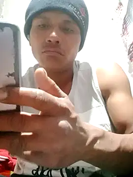Snapshot of Moreno1813 chatting on 02-08-25, 06:33 Moreno1813 online show from 02-08-25, 06:33