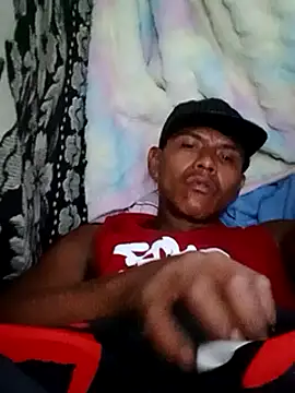 Snapshot of Moreno1813 chatting on 03-18-25, 08:39 Moreno1813 online show from 03-18-25, 08:39