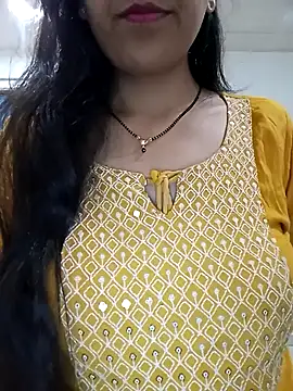 Snapshot of Hot-Shivani chatting on 02-04-25, 04:37 Hot-Shivani online show from 02-04-25, 04:37