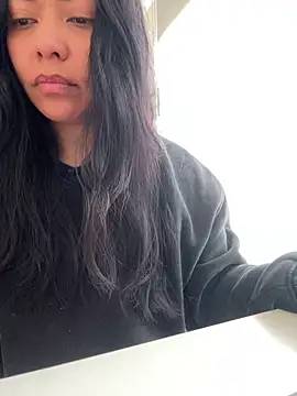 Snapshot of PetitLumiere chatting on 02-08-25, 01:11 PetitLumiere online show from 02-08-25, 01:11