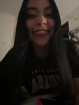 Snapshot of PetitLumiere chatting on 01-14-25, 04:15 PetitLumiere online show from 01-14-25, 04:15