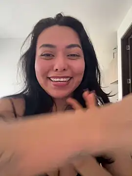 Snapshot of PetitLumiere chatting on 02-17-25, 09:00 PetitLumiere online show from 02-17-25, 09:00