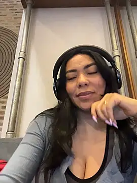 Snapshot of PetitLumiere chatting on 10-15-25, 09:01 PetitLumiere online show from 10-15-25, 09:01