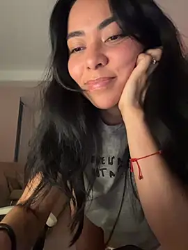 Snapshot of PetitLumiere chatting on 10-17-25, 04:05 PetitLumiere online show from 10-17-25, 04:05