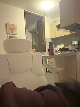 Snapshot of PetitLumiere chatting on 01-03-25, 03:49 PetitLumiere online show from 01-03-25, 03:49