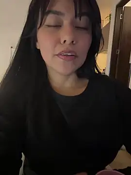 Snapshot of PetitLumiere chatting on 02-28-25, 01:26 PetitLumiere online show from 02-28-25, 01:26