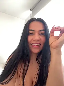 Snapshot of PetitLumiere chatting on 02-13-25, 06:48 PetitLumiere online show from 02-13-25, 06:48