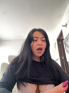 Snapshot of PetitLumiere chatting on 02-26-25, 06:15 PetitLumiere online show from 02-26-25, 06:15