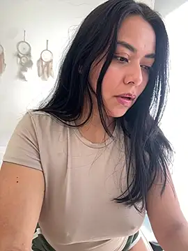 Snapshot of PetitLumiere chatting on 02-10-25, 01:55 PetitLumiere online show from 02-10-25, 01:55