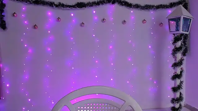 Snapshot of cute_roxana_ chatting on 12-28-24, 10:23 cute roxana  online show from 12-28-24, 10:23