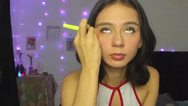 Snapshot of cute_roxana_ chatting on 02-27-25, 09:14 cute roxana  online show from 02-27-25, 09:14